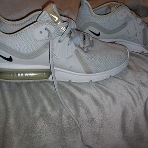 Womens air max- gray